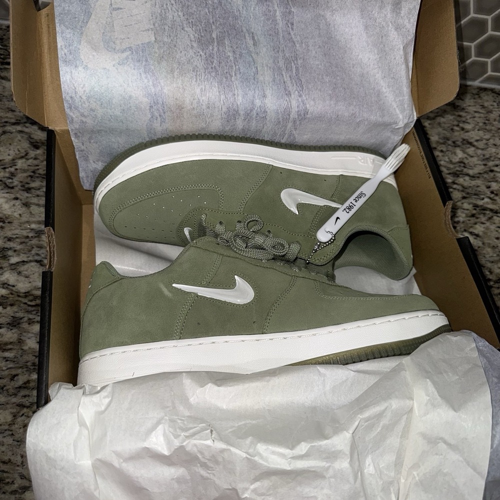 Men's Nike Air Force 1 Low Retro Oil Green/summit White Size 11 New In Box